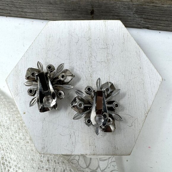 Vintage White Floral Clip-On Earrings With Rhinestones & Silver-Tone Metal - Picture 5 of 6